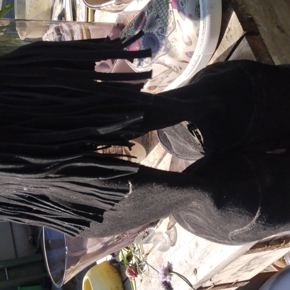 Skch+3 black suede fring boot  8 1/2